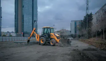 How to transport a backhoe effectively